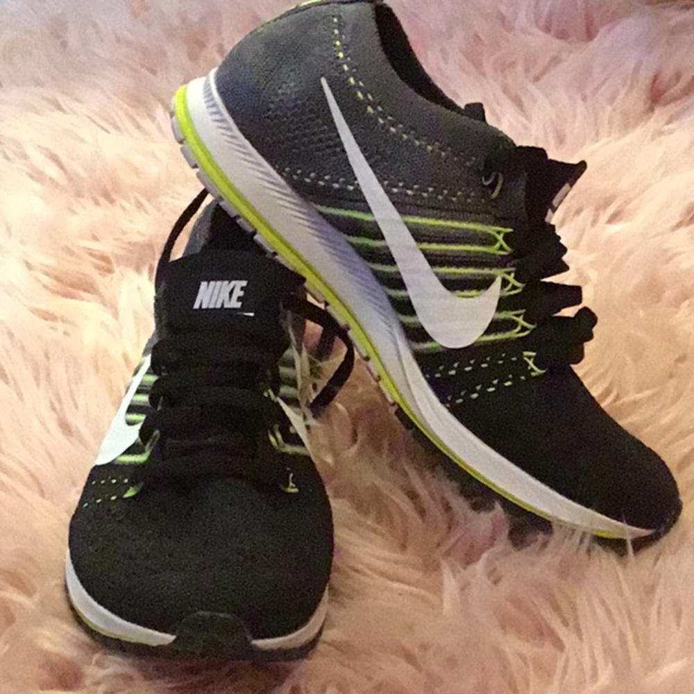 Nike zoom flyknit streak sneakers size 4.5 kids
